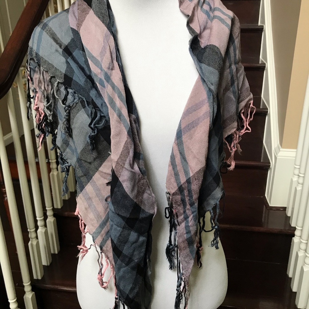Super cute plaid, fringe scarf